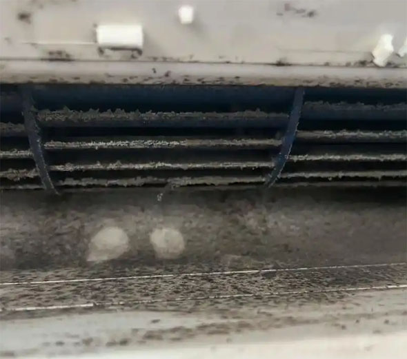 铁山空调吹的风有股烧焦味是怎么回事